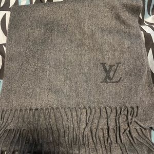 Louis Vuitton 100% cashmere scarf